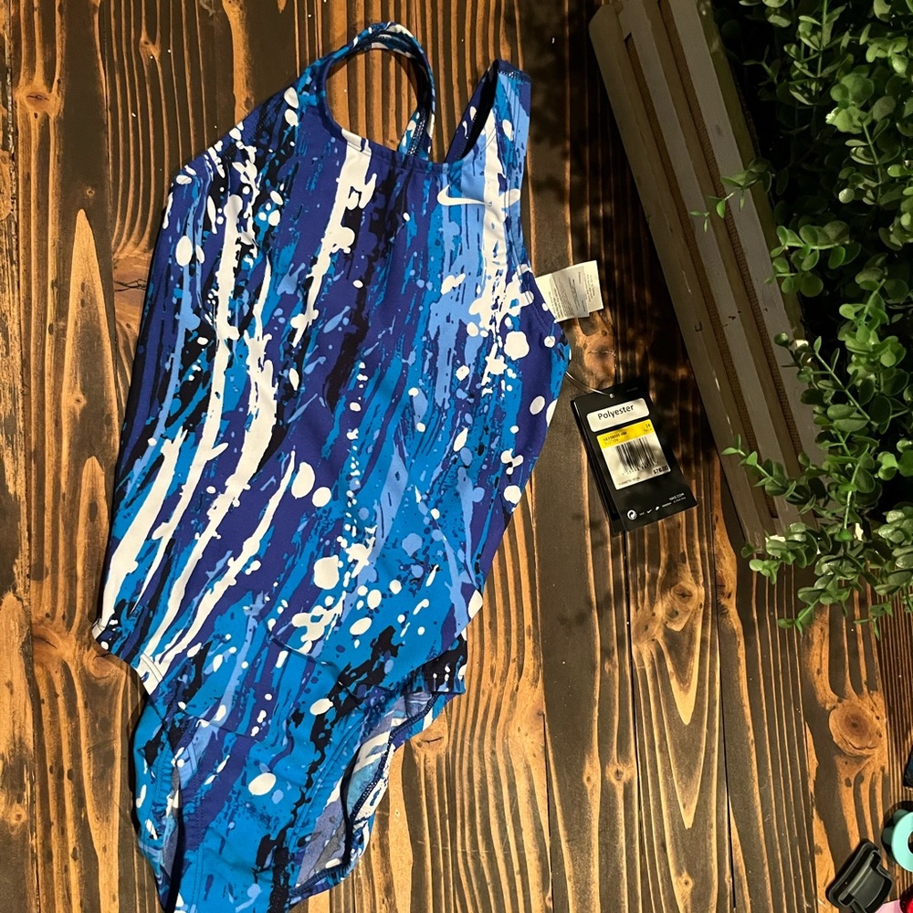 NWT- Women’s Nike swimsuit